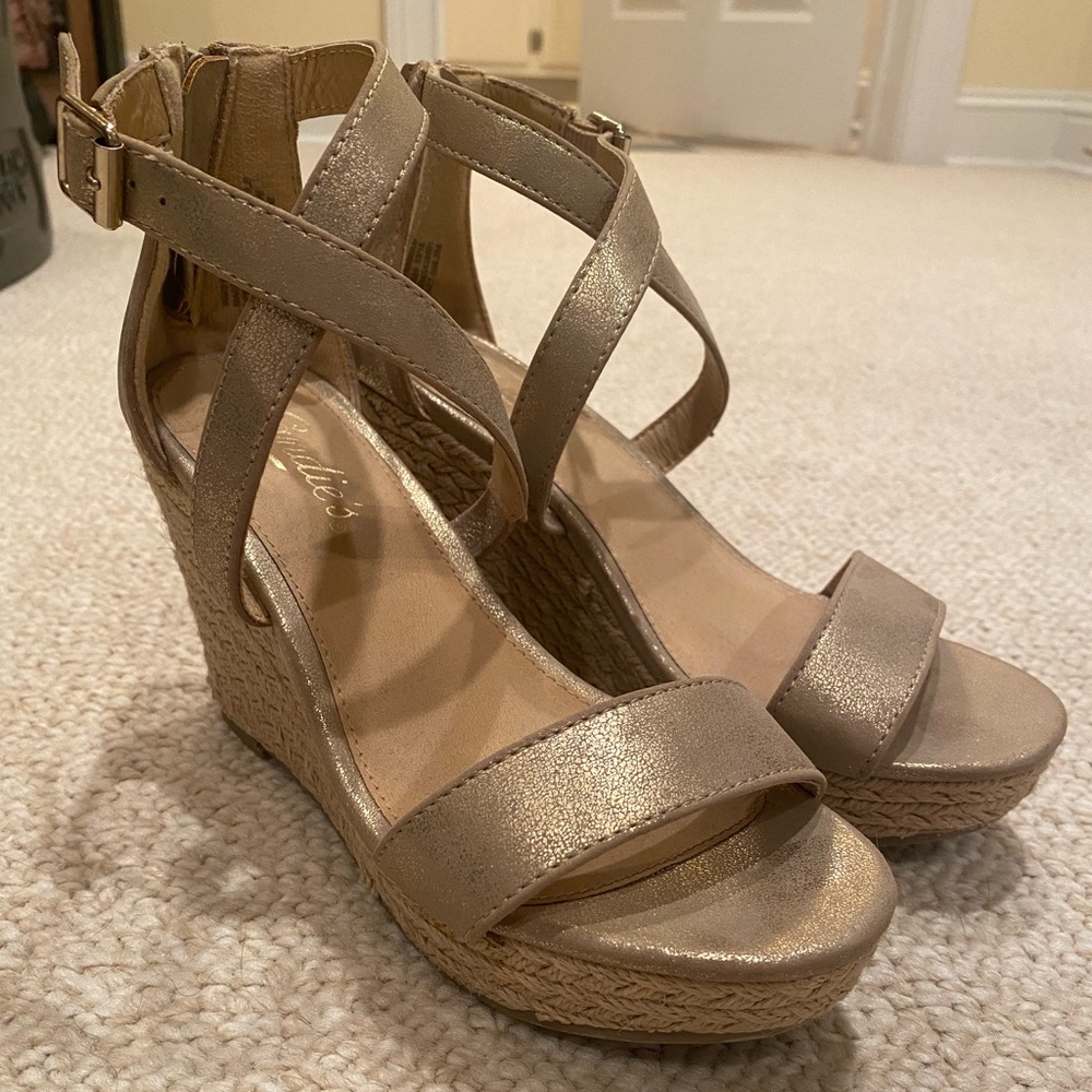 Candie’s Gold Wedges, size 6
